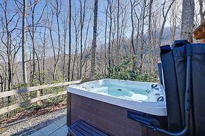 Bryson City Cabin: Deck & Mountain-view Hot Tub