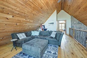 Bryson City Cabin: Deck & Mountain-view Hot Tub