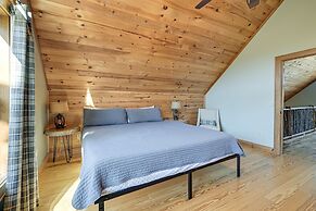 Bryson City Cabin: Deck & Mountain-view Hot Tub