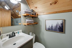 Bryson City Cabin: Deck & Mountain-view Hot Tub