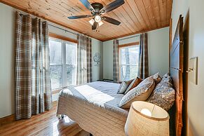 Bryson City Cabin: Deck & Mountain-view Hot Tub