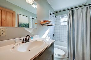 Bryson City Cabin: Deck & Mountain-view Hot Tub