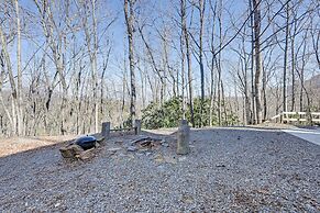 Bryson City Cabin: Deck & Mountain-view Hot Tub