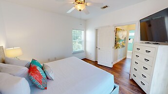 Miramar Palms #5 3 Bedroom Condo by RedAwning