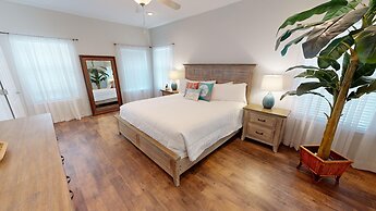 Miramar Palms #5 3 Bedroom Condo by RedAwning