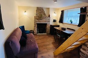 Adorable and Cosy Tiny Cottage