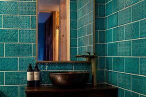 3br-fireplace-hottub-garden-parking