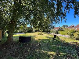 3br-fireplace-hottub-garden-parking