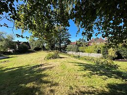 3br-fireplace-hottub-garden-parking