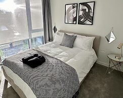 Spacious & Luxurious 2-bed Apartment in London