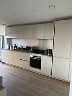 Spacious & Luxurious 2-bed Apartment in London