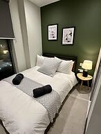Spacious & Luxurious 2-bed Apartment in London