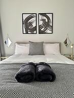 Spacious & Luxurious 2-bed Apartment in London
