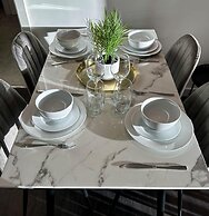 Spacious & Luxurious 2-bed Apartment in London