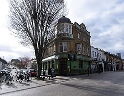 Spacious & Luxurious 2-bed Apartment in London