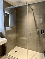 Spacious & Luxurious 2-bed Apartment in London
