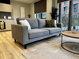 Spacious & Luxurious 2-bed Apartment in London