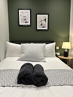 Spacious & Luxurious 2-bed Apartment in London