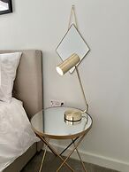 Spacious & Luxurious 2-bed Apartment in London