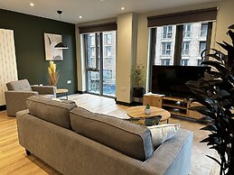 Spacious & Luxurious 2-bed Apartment in London