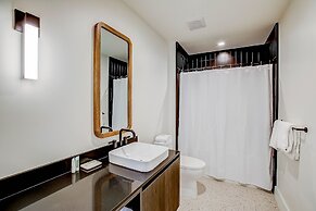 Luxury Stay on Rainey St