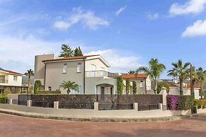 Phaedrus Living Coral Bay Luxury Villa