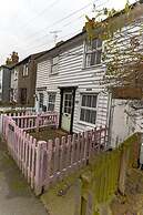 Beautiful 3-bed Cottage in Burnham-on-crouch