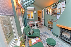 Beautiful 3-bed Cottage in Burnham-on-crouch