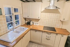 Beautiful 3-bed Cottage in Burnham-on-crouch