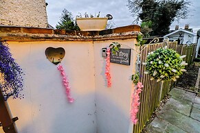 Beautiful 3-bed Cottage in Burnham-on-crouch