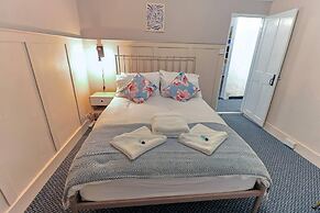 Beautiful 3-bed Cottage in Burnham-on-crouch