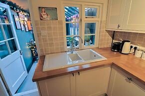 Beautiful 3-bed Cottage in Burnham-on-crouch