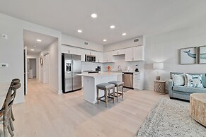 Charming 2bd/1.5ba Beachfront Condo w/ Pool View