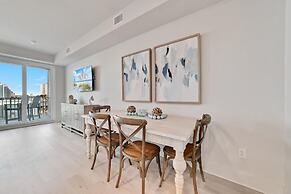 Charming 2bd/1.5ba Beachfront Condo w/ Pool View