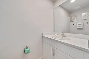 Charming 2bd/1.5ba Beachfront Condo w/ Pool View