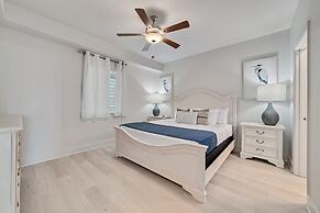 Charming 2bd/1.5ba Beachfront Condo w/ Pool View