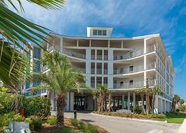 Charming 2bd/1.5ba Beachfront Condo w/ Pool View