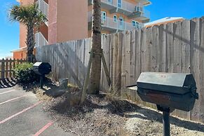 Charming 2bd/1.5ba Beachfront Condo w/ Pool View