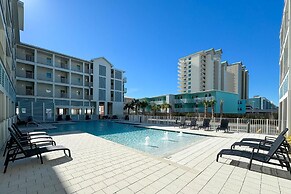 Charming 2bd/1.5ba Beachfront Condo w/ Pool View