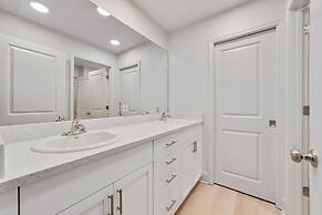 Charming 2bd/1.5ba Beachfront Condo w/ Pool View