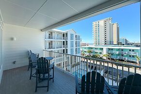 Charming 2bd/1.5ba Beachfront Condo w/ Pool View