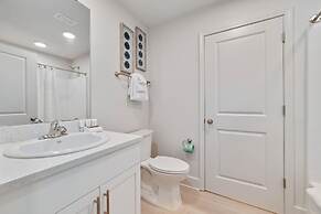 Charming 2bd/1.5ba Beachfront Condo w/ Pool View