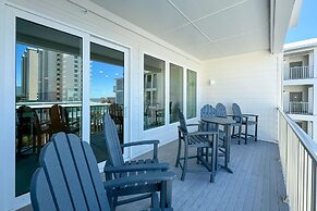 Charming 2bd/1.5ba Beachfront Condo w/ Pool View
