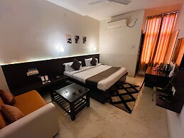 THE KASTURI HOTEL & RESTURANT