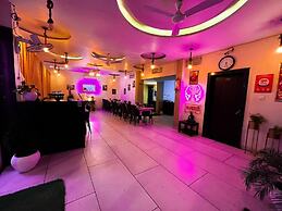 THE KASTURI HOTEL & RESTURANT