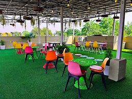 THE KASTURI HOTEL & RESTURANT