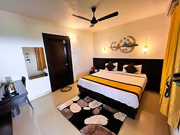 THE KASTURI HOTEL & RESTURANT