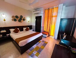 THE KASTURI HOTEL & RESTURANT