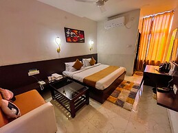 THE KASTURI HOTEL & RESTURANT