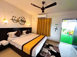 THE KASTURI HOTEL & RESTURANT